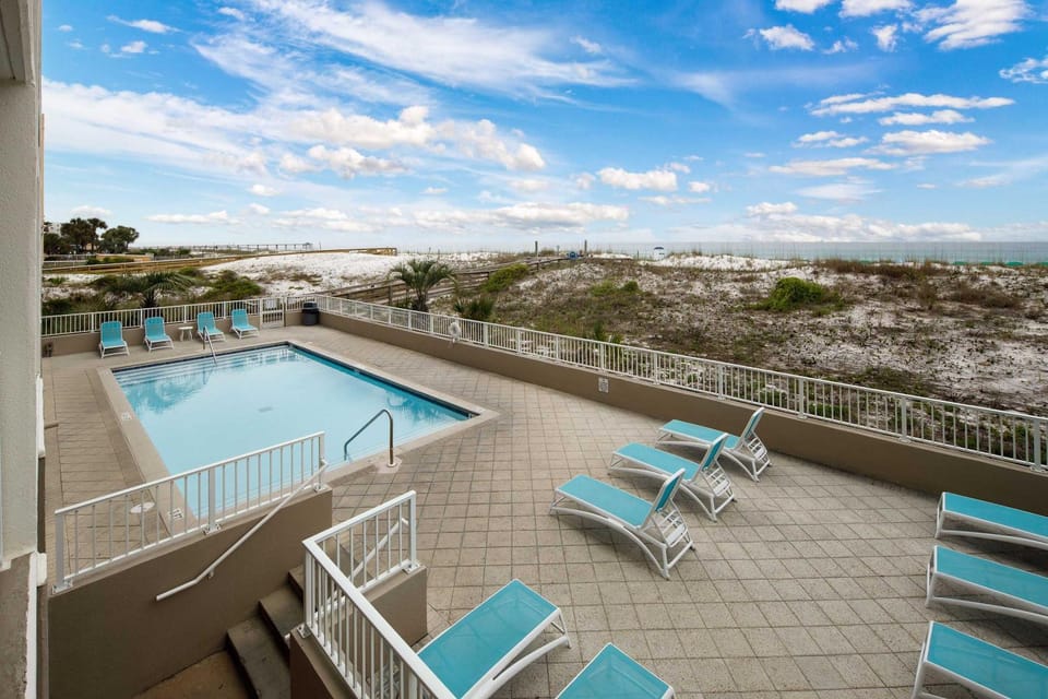Gulf Dunes 106 Gulf Front condo House in Okaloosa Island