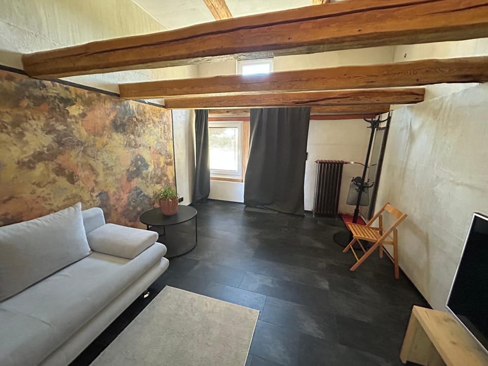 Communal lounge/ TV room, TV and multimedia, Living room, Seating area, Evening entertainment