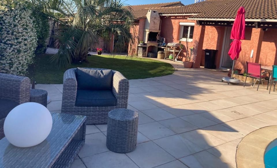 House with pool near Nîmes , Peaceful haven Villa in Nimes