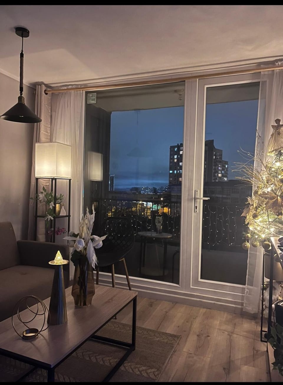Night, View (from property/room), Balcony/Terrace, Living room, Seating area
