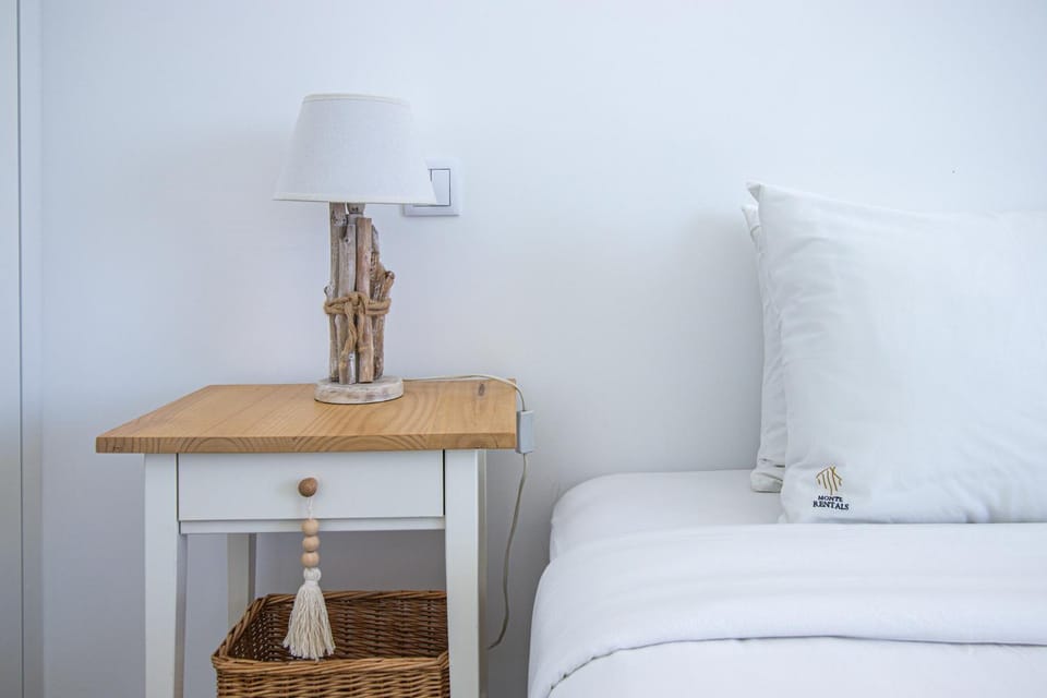 Bed, Bedroom, air conditioner