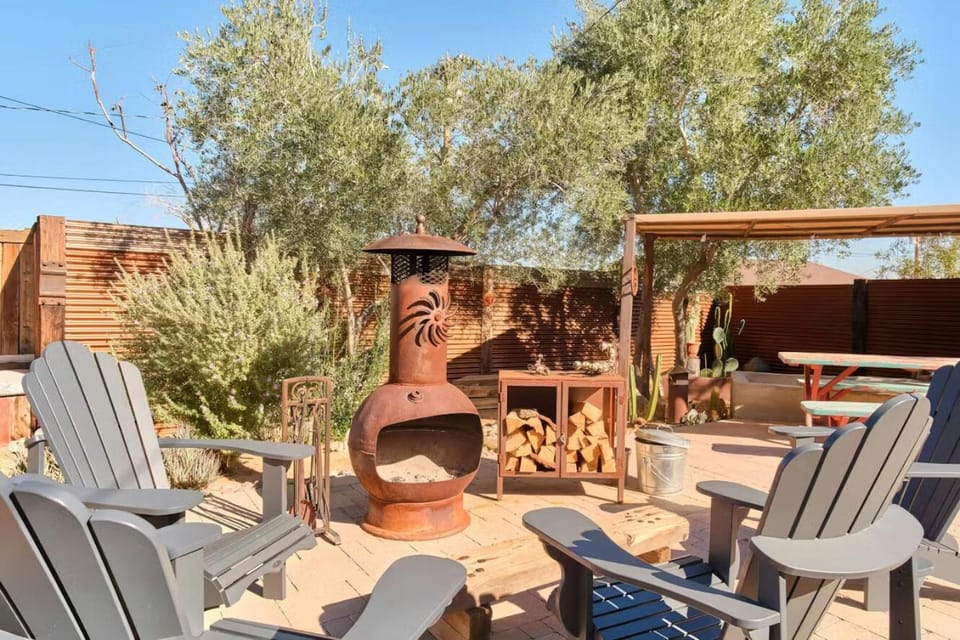 Stay at the Sunburst House in Joshua Tree