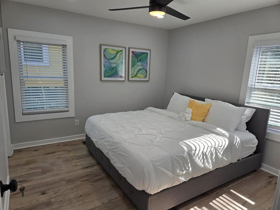 The Silver Villa - 2 King Beds Minutes from Downto House in Atlanta