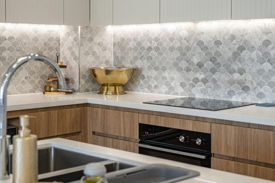 Kitchen or kitchenette, dishwasher, stove
