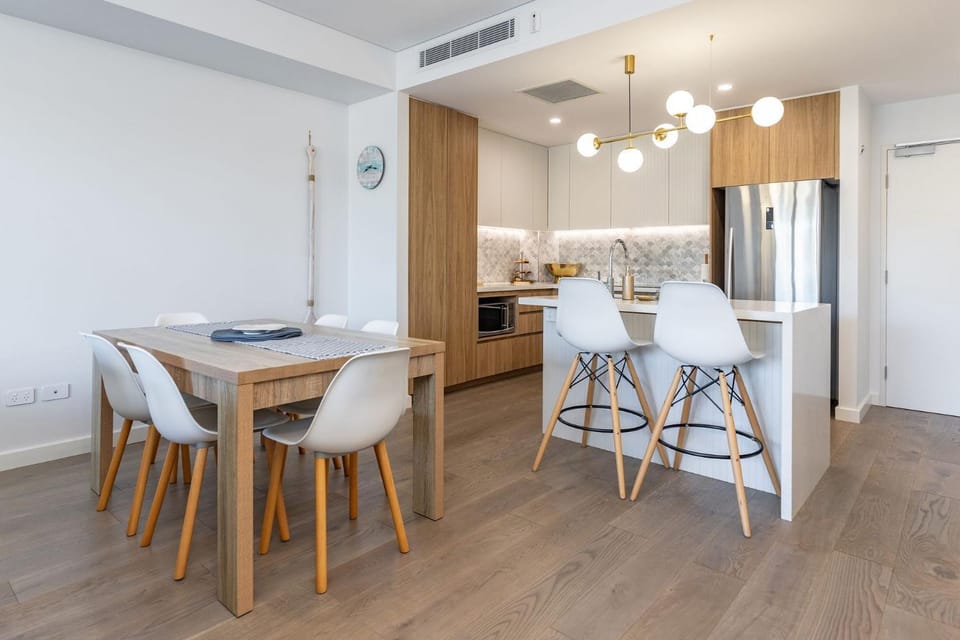 Kitchen or kitchenette, Seating area, Dining area, stove