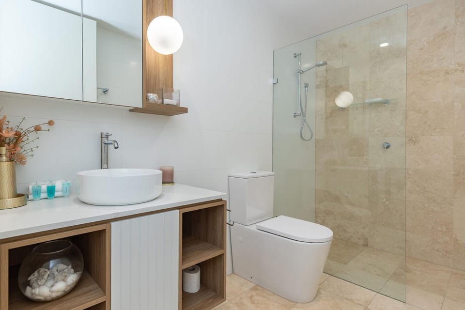 Shower, Toilet, Bathroom