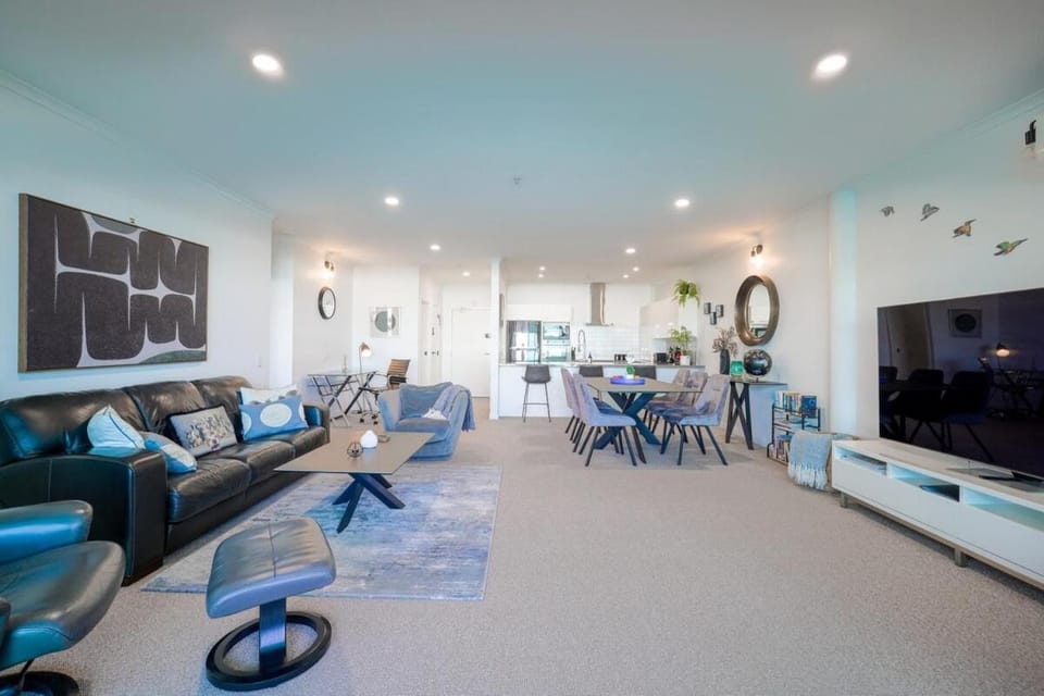 Premium Waterfront Apartment with Harbour Outlook Apartment in Auckland