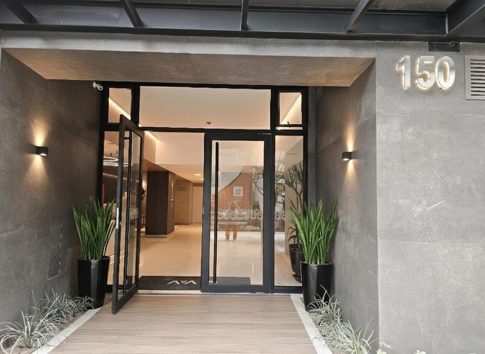 Luxury Suite Best Miraflores Location, close Kennedy Park Apartment in Miraflores