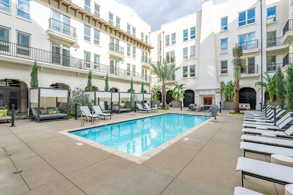 Swimming pool, sunbed