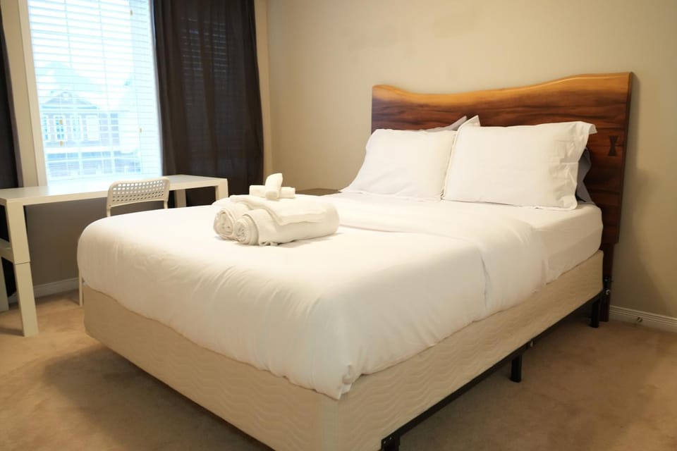 Luxury 5BR Home with Spa Bath Villa in Burlington