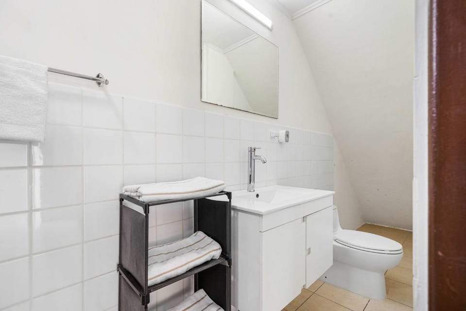 Toilet, Bathroom, towels