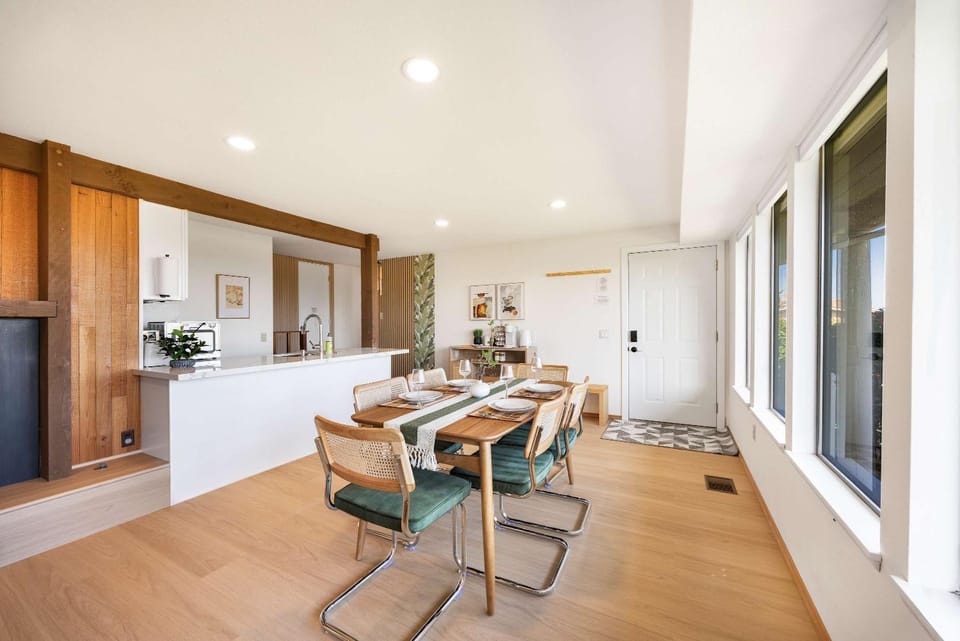 Bellevue Somerset 2BR w Sunroom & Sweeping Views House in Bellevue