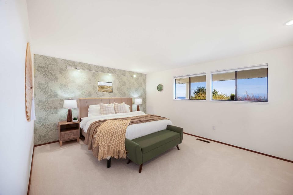 Bellevue Somerset 2BR w Sunroom & Sweeping Views House in Bellevue