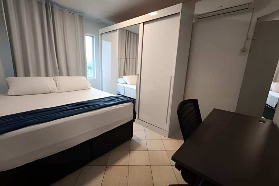 Apartamento 700m da praia, com kit praia, estacionamento e ar condicionado Apartment in Florianopolis