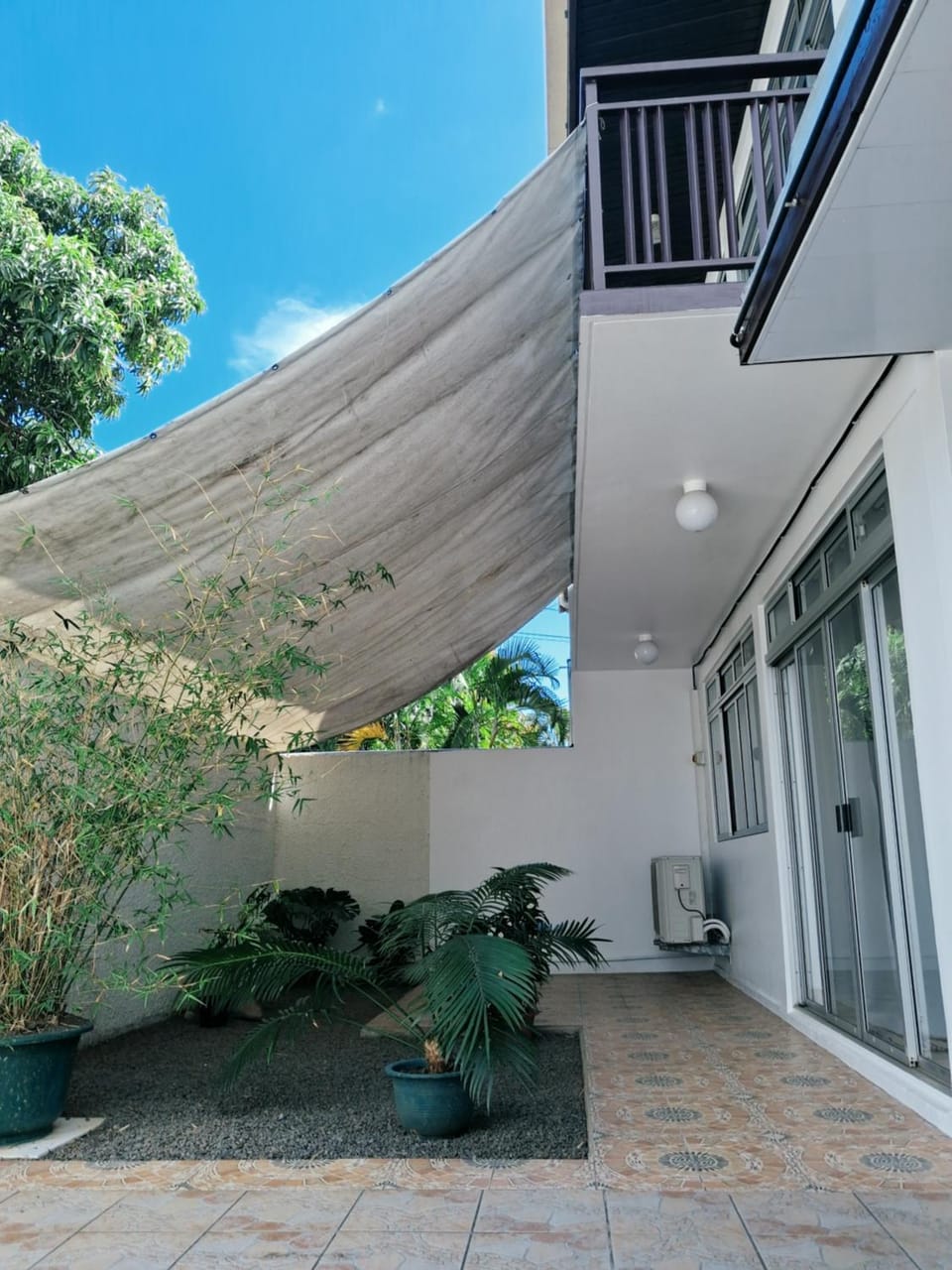 Property building, Patio, Day, Garden, Balcony/Terrace