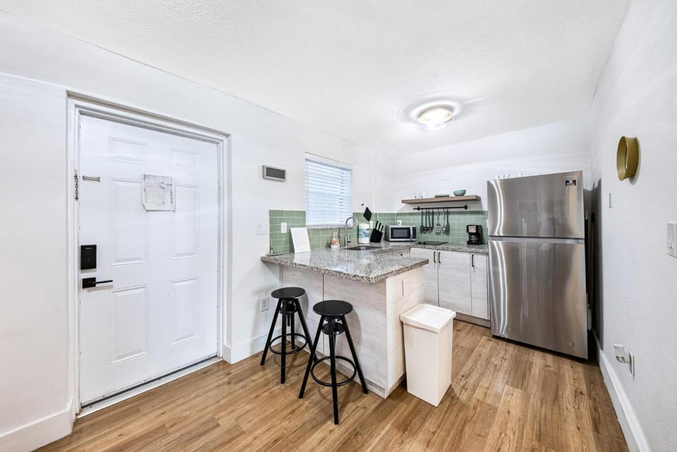 CASA MARE 1BR Steps from the Ocean Apartment in Miami Beach
