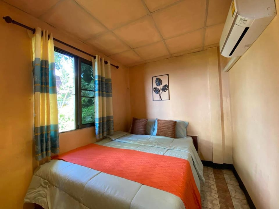 ภูชี้ฟ้าอินน์ รีสอร์ท Phucheefainn Resort Bed and Breakfast in Laos