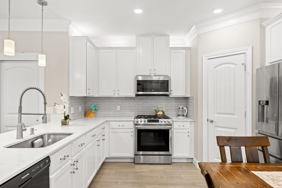 3BR Home Near Austin Airport & Downtown House in Montopolis