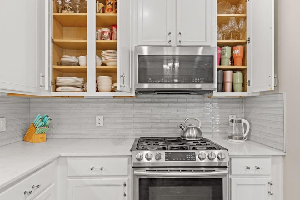 3BR Home Near Austin Airport & Downtown House in Montopolis