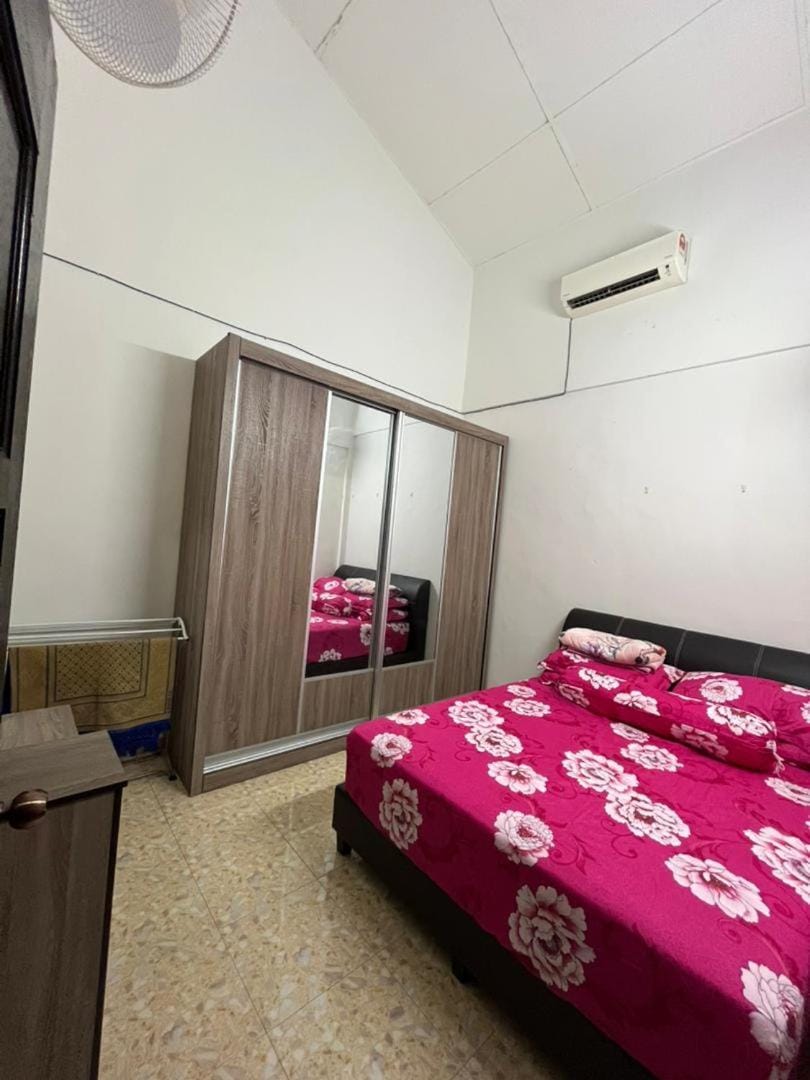 HOMESTAY AYER MOLEK Malay ONLY House in Malacca
