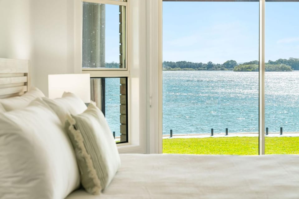 Bedroom, River view