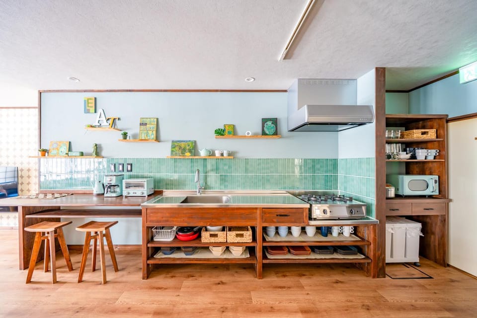 Coffee/tea facilities, microwave, stove, toaster, kitchen