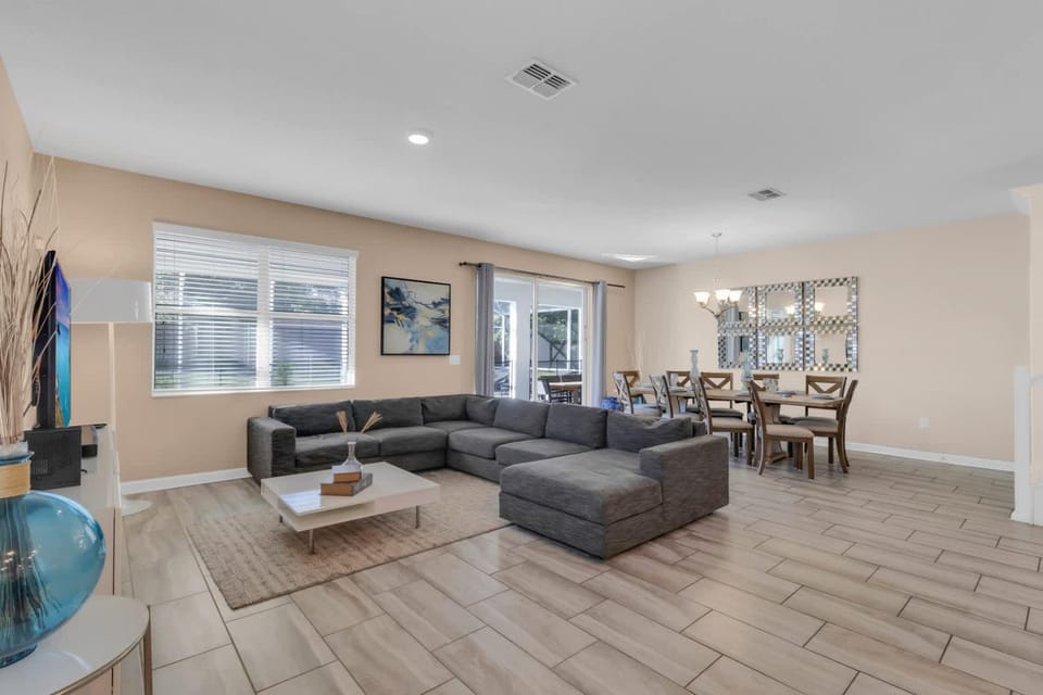 Beautiful 8 Bed Home with Pool House in Four Corners