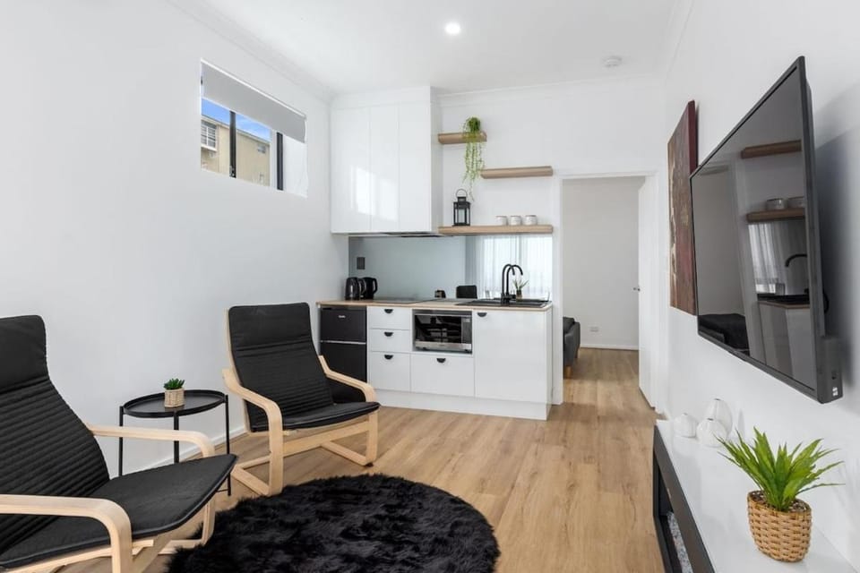 Charming 1-bed Coastal Escape at Links Lady Bay Apartment in Normanville