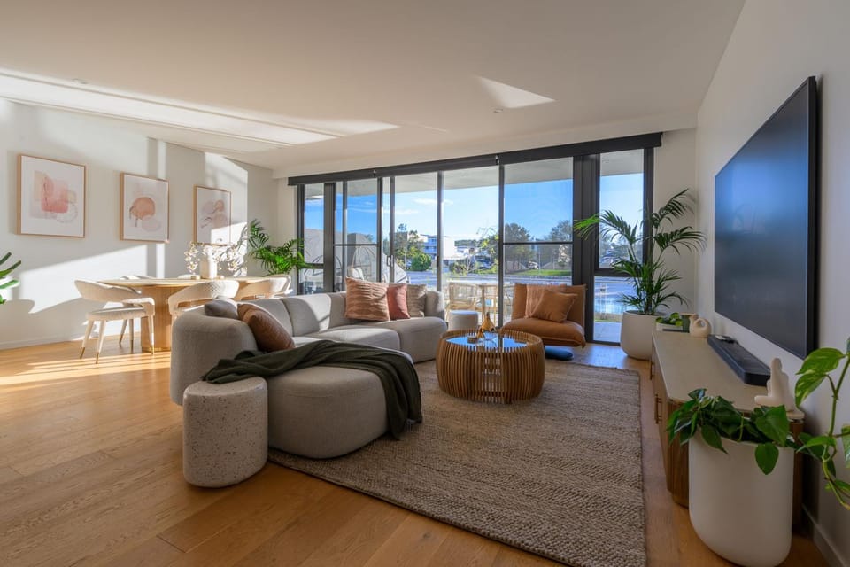 Communal lounge/ TV room, TV and multimedia, Living room, Evening entertainment