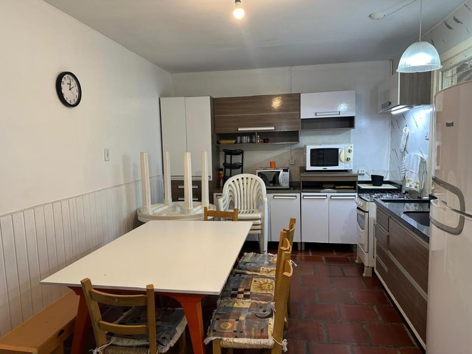 Kitchen or kitchenette, Dining area, oven, stove