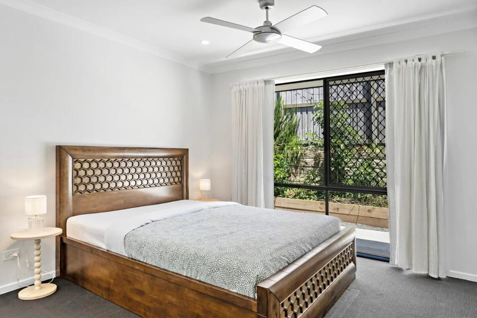 Capestone Cove - Spacious Modern Home - Mango Hill House in Mango Hill