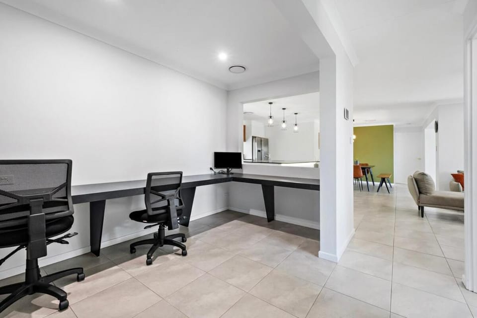 Capestone Cove - Spacious Modern Home - Mango Hill House in Mango Hill
