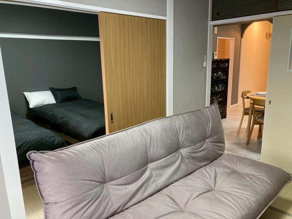 大阪でペットと泊まれる宿 Apartment in Osaka