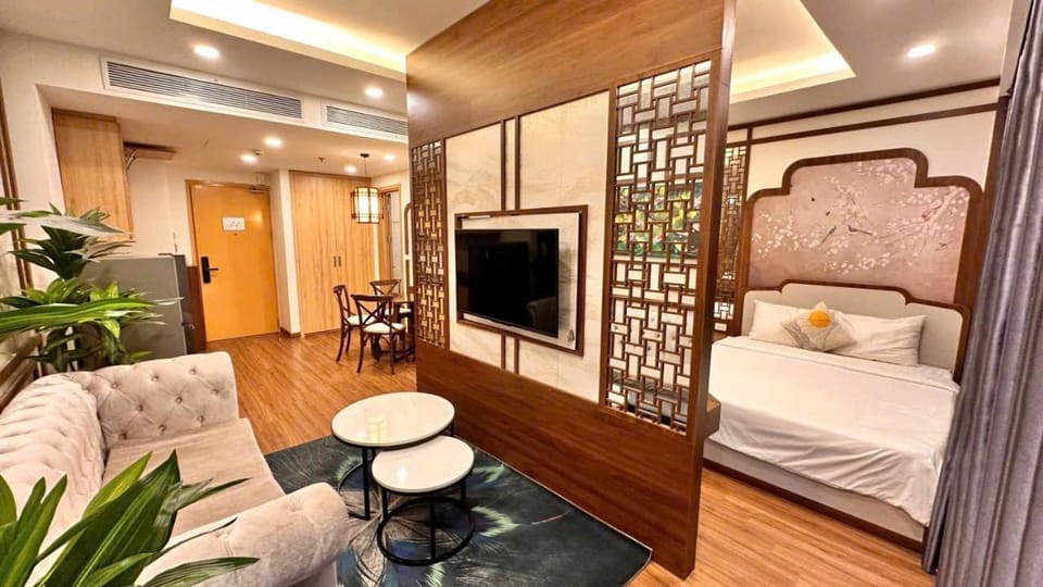 Communal lounge/ TV room, Bed, TV and multimedia, Living room, Photo of the whole room, Seating area, Evening entertainment, air conditioner