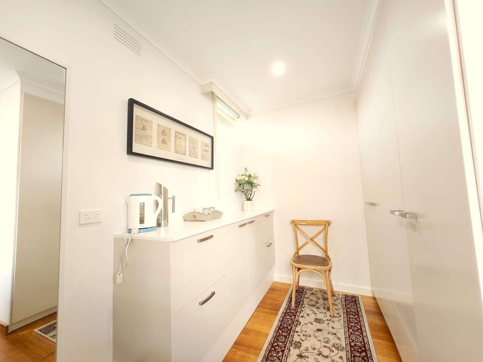 Coffee/tea facilities, wardrobe
