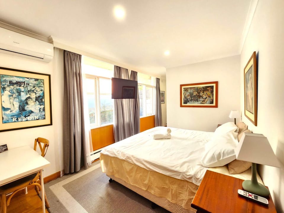 TV and multimedia, Coffee/tea facilities, Bedroom, hair dryier, storage, towels, air conditioner