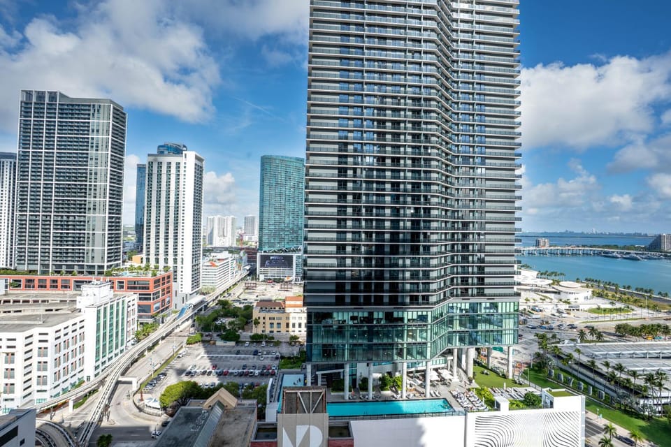 Spacious Bay View 2BR Condo Walk to Port Bayside Sleeps 6 Apartment in Miami