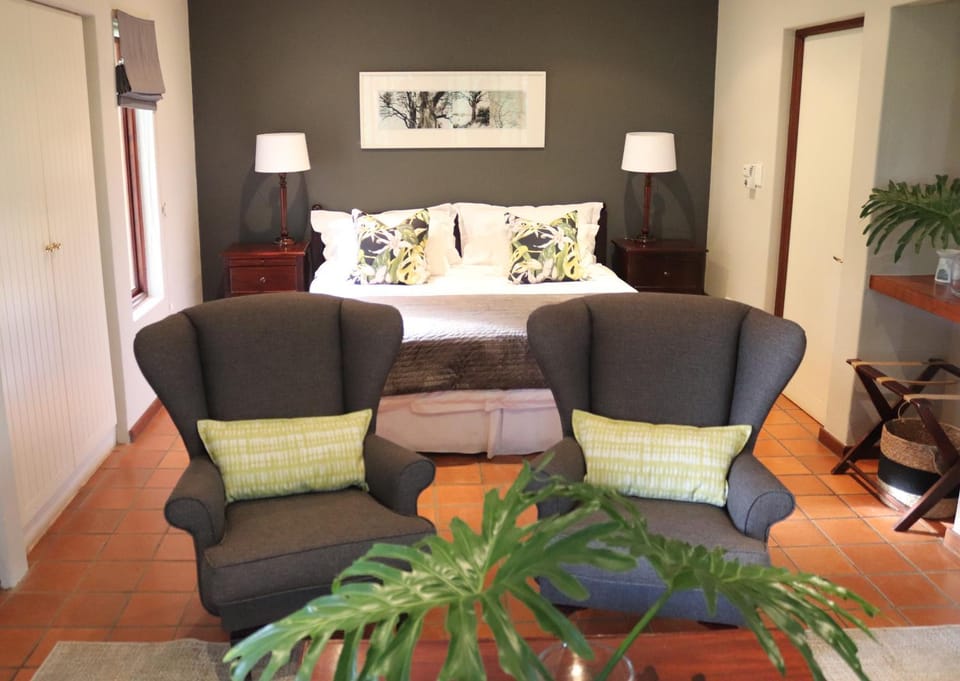 Photo of the whole room, Seating area, Bedroom
