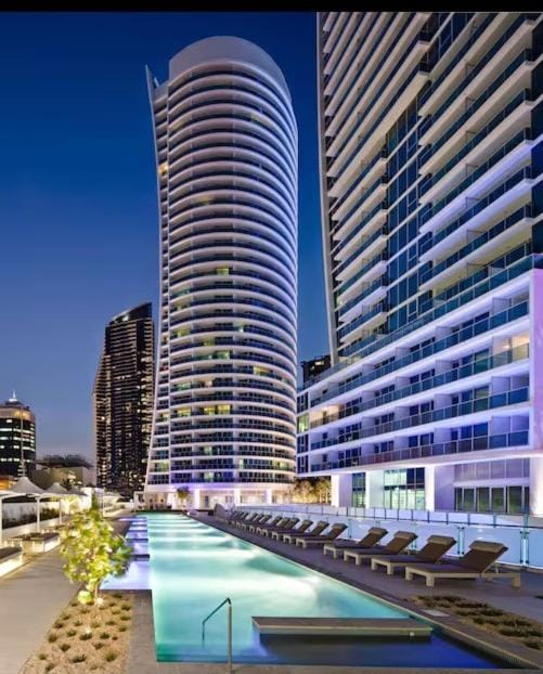 Stylish Ocean view 2BR Apartment at Hilton Apartment in Surfers Paradise Boulevard