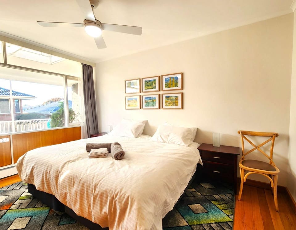 TV and multimedia, Coffee/tea facilities, Bedroom, hair dryier, storage, towels, air conditioner