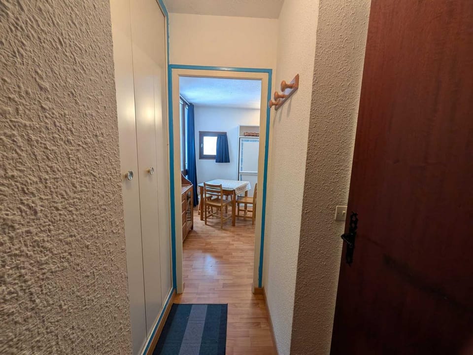 Studio 2 pers, proche pistes et commerce, parking - FR-1-445-234 Apartment in Montgenèvre