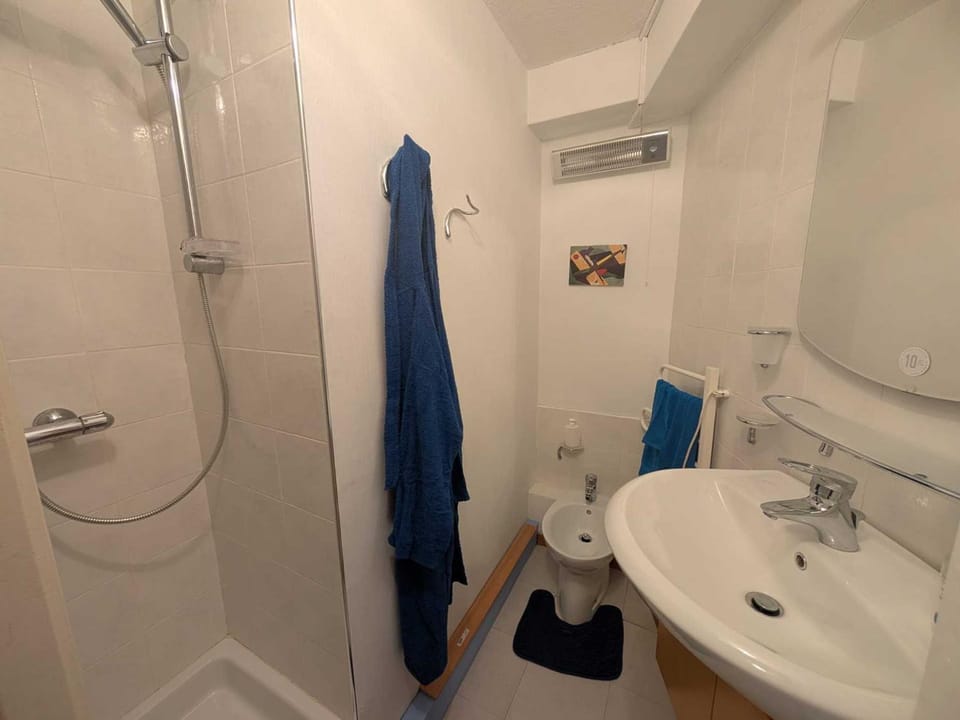 Studio 2 pers, proche pistes et commerce, parking - FR-1-445-234 Apartment in Montgenèvre