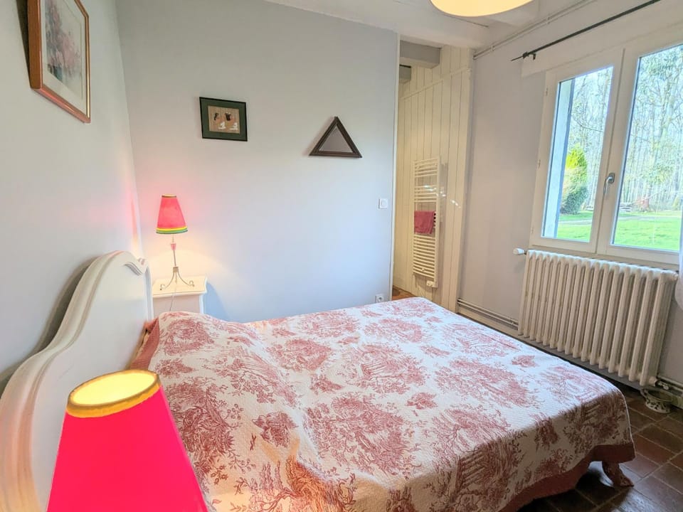 Charmant hébergement avec parc et étang à Mers-sur-Indre - FR-1-591-771 House in Centre-Val de Loire