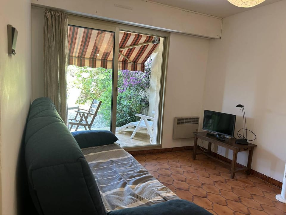 Appartement 2 pièces avec grande terrasse, proche plage, à Bormes-les-Mimosas - FR-1-251-903 Apartment in Bormes-les-Mimosas