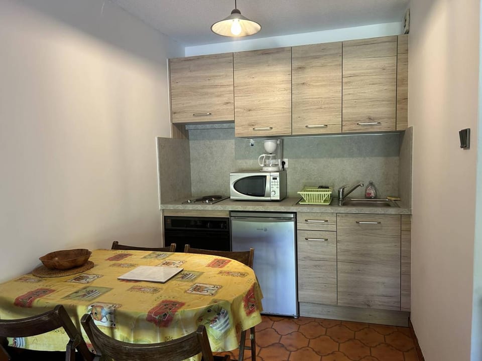 Appartement 2 pièces avec grande terrasse, proche plage, à Bormes-les-Mimosas - FR-1-251-903 Apartment in Bormes-les-Mimosas