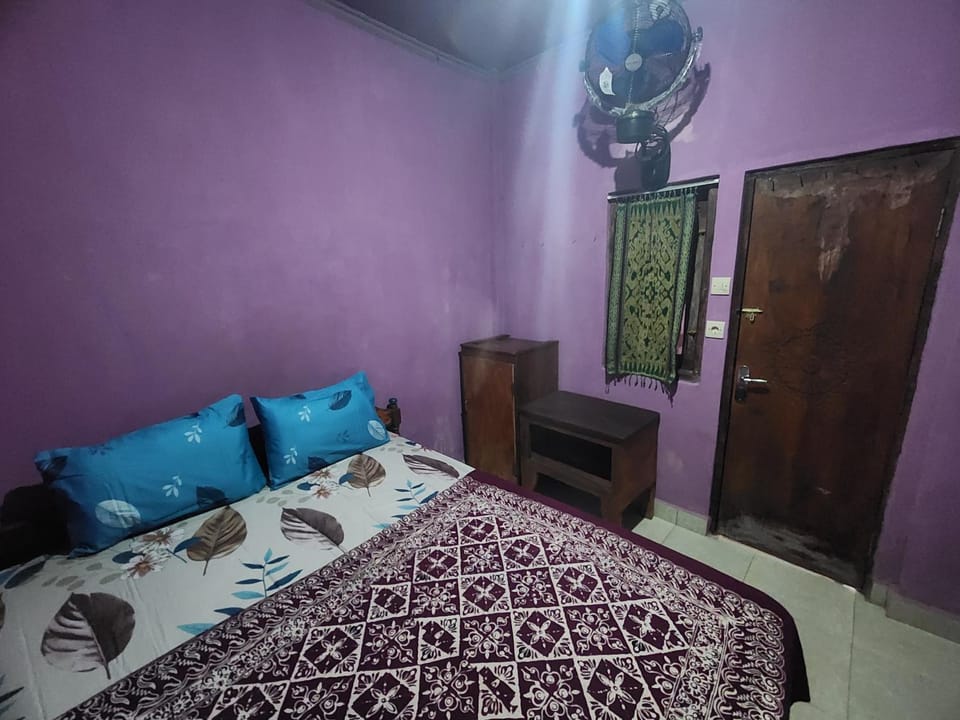PINK Guest House Hostel in Pujut