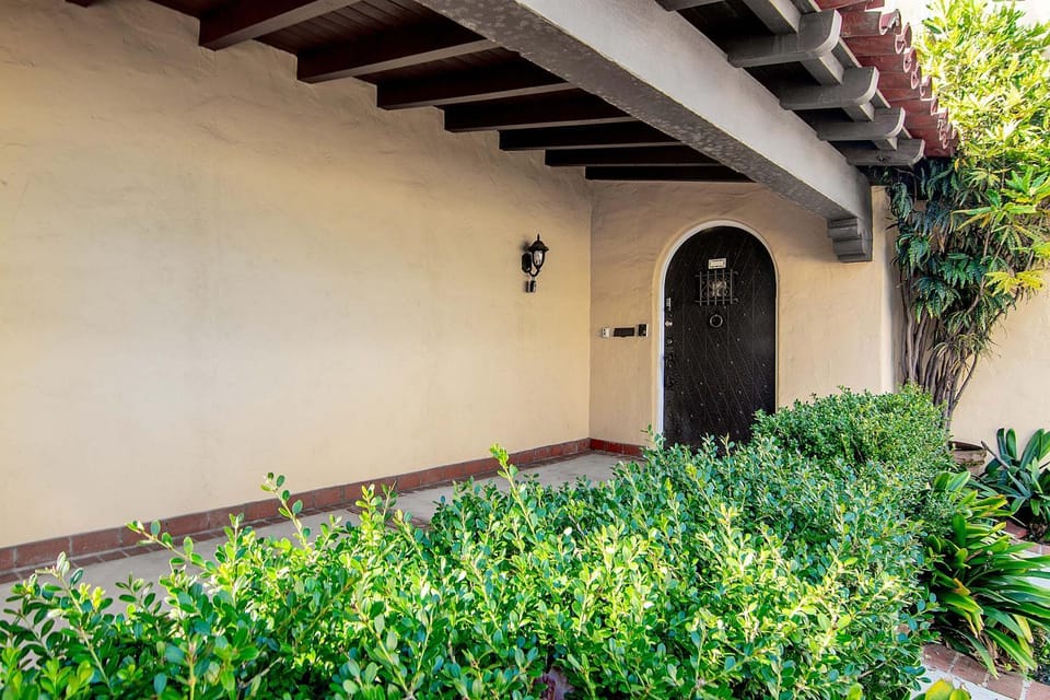 Spacious 4BR Spanish Villa In Hancock Park House in San Fernando Valley