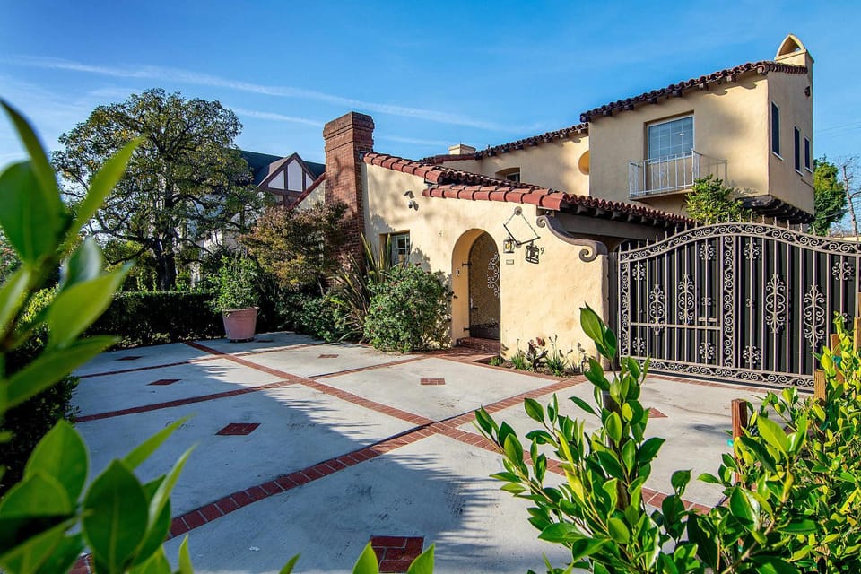 Spacious 4BR Spanish Villa In Hancock Park House in San Fernando Valley