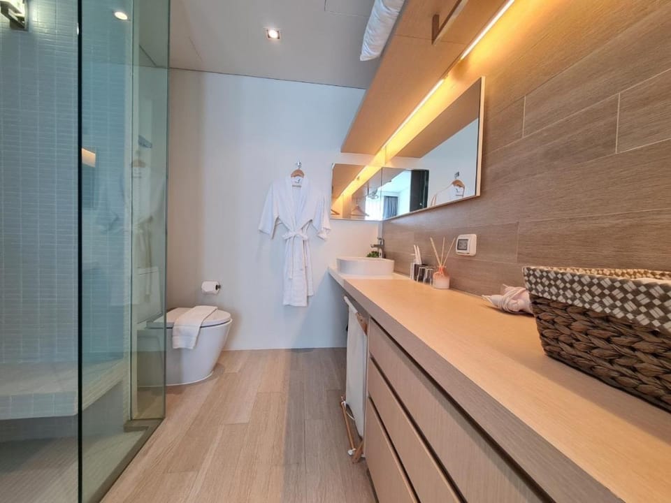 Shower, Toilet, Bathroom