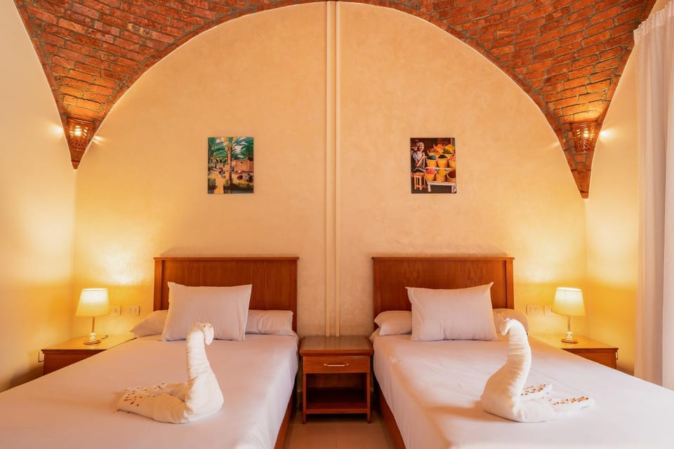 Bed, Photo of the whole room, Decorative detail, Bedroom